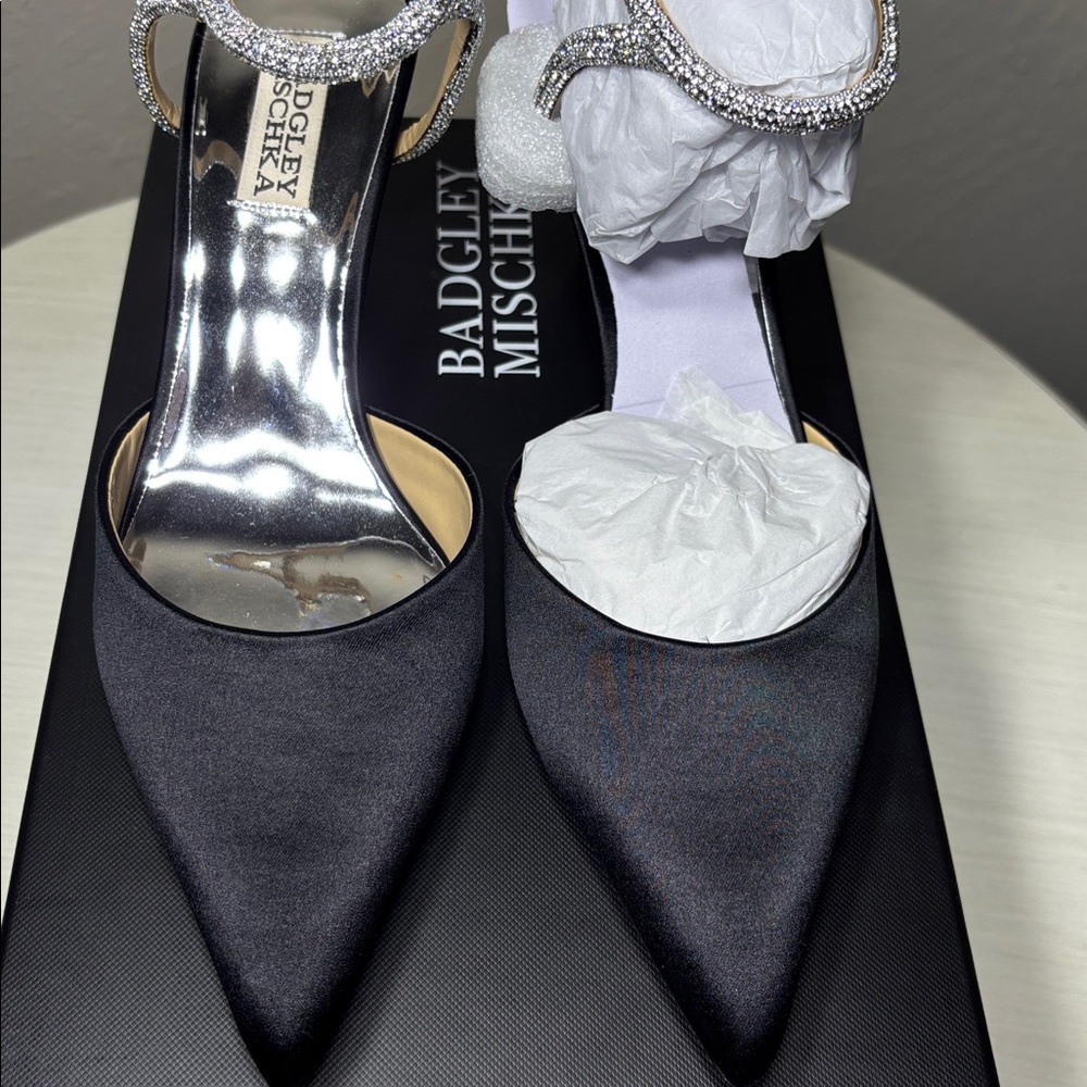 Badgley Mischka Kamilah Black Satin Crystal
Ankle Strap Pumps NIBox Size 7 - Picture 8 of 13